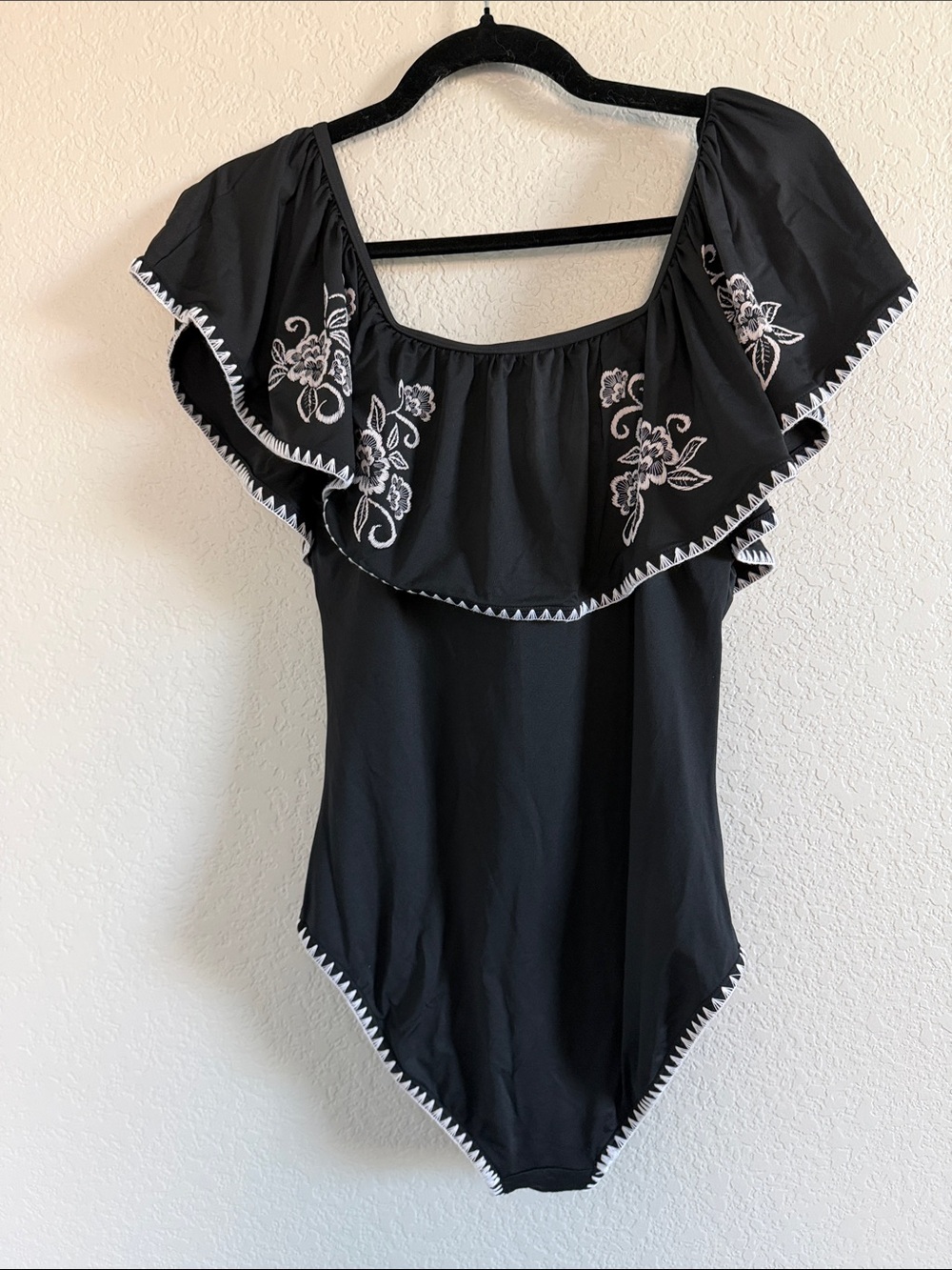 Johnny Was Wireless Floral Embroidered Off Shoulder Sofia Swimsuit Large Black - Picture 8 of 11